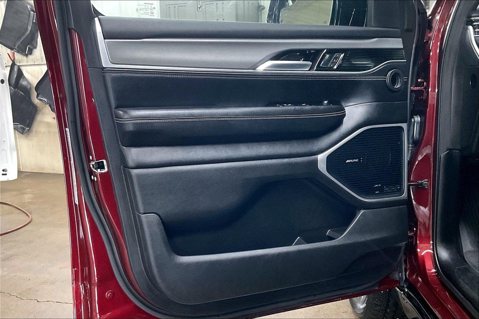 2024 Jeep Wagoneer Series II Carbide