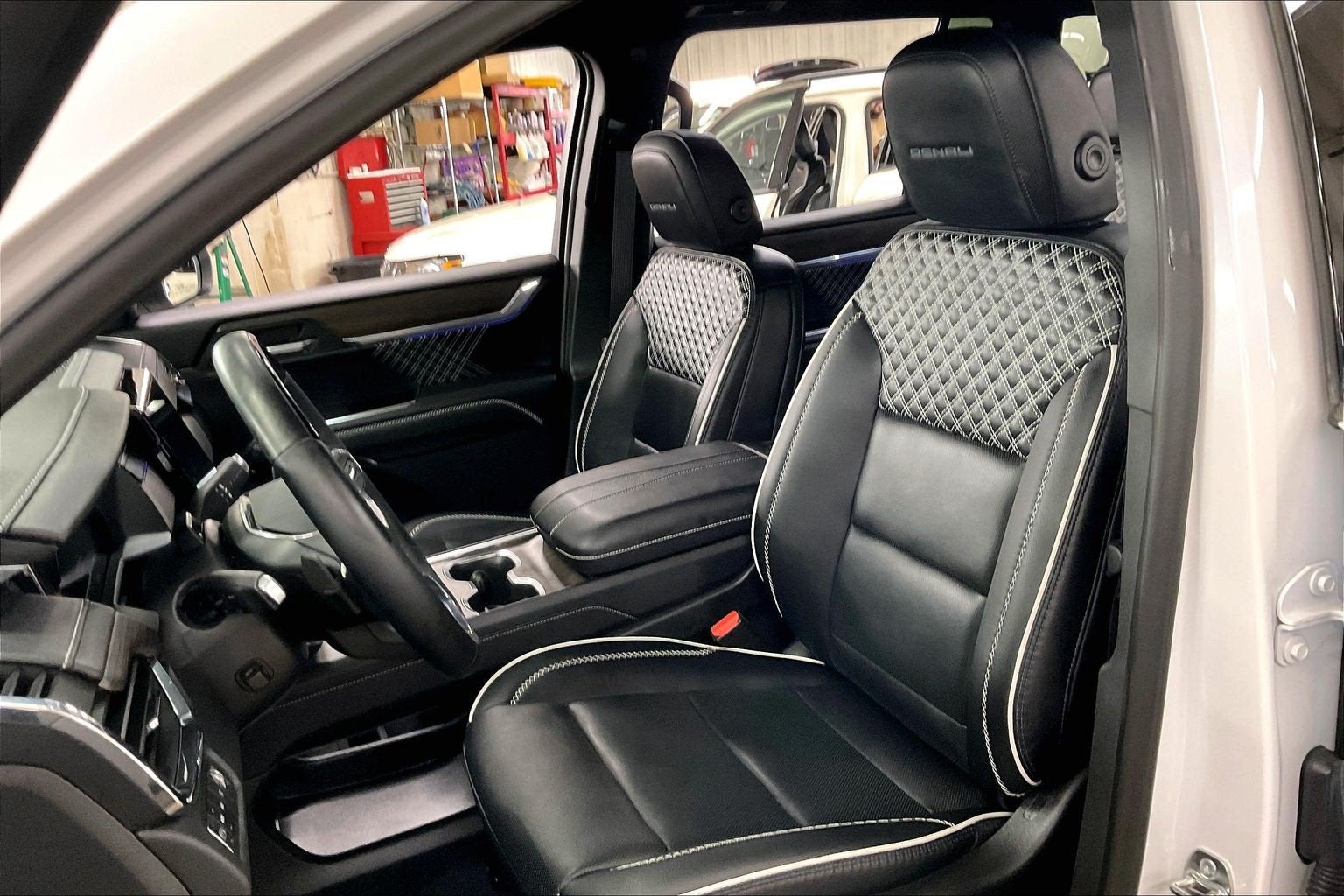 2025 GMC Acadia AWD Denali