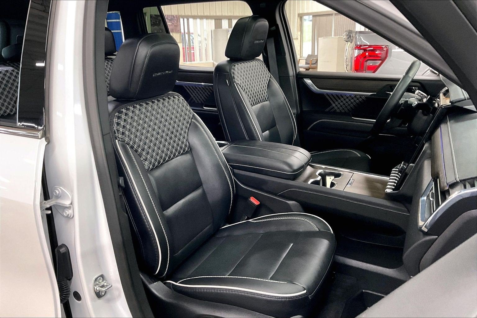 2025 GMC Acadia AWD Denali