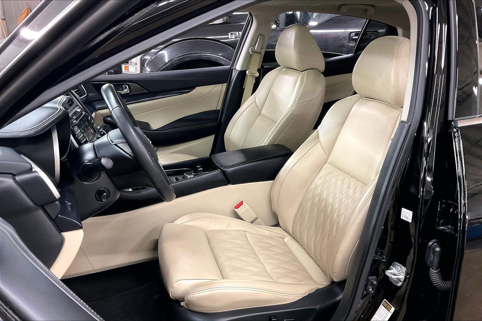 2023 Nissan Maxima Platinum