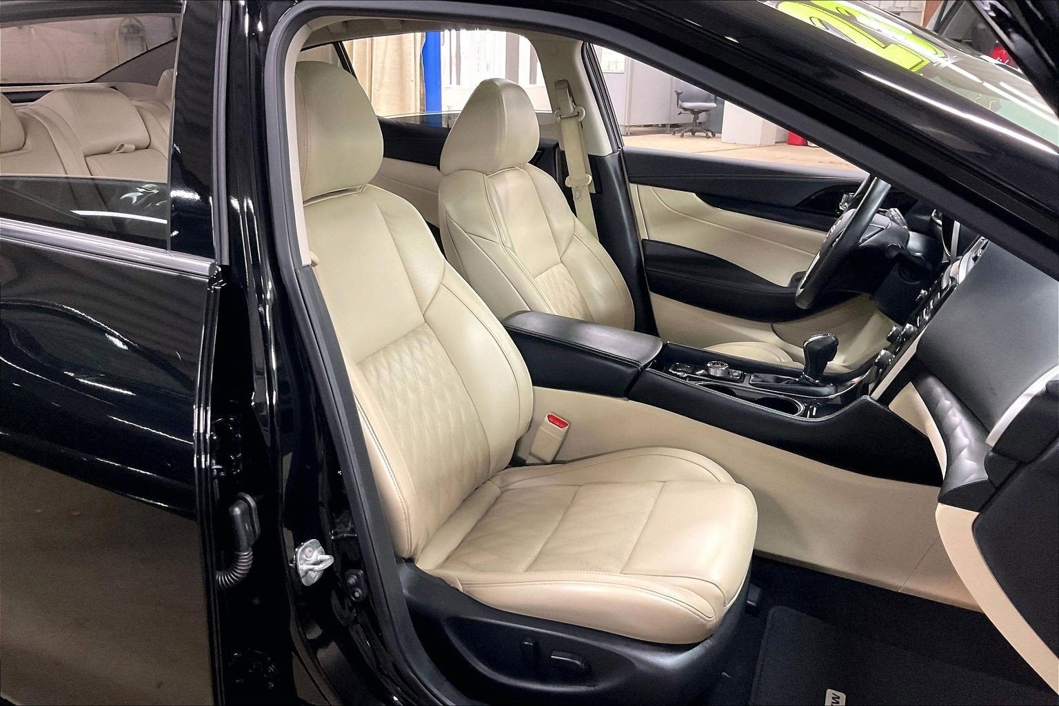 2023 Nissan Maxima Platinum