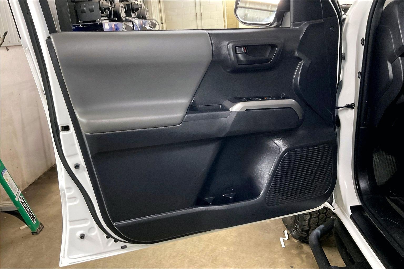 2022 Toyota Tacoma 4WD SR5