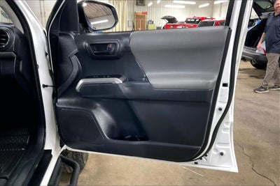 2022 Toyota Tacoma 4WD SR5