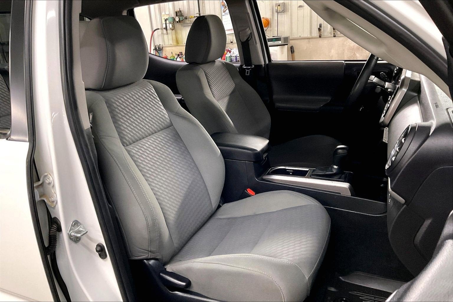 2022 Toyota Tacoma 4WD SR5